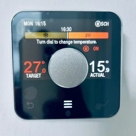 Beautiful And Homely 3 Bed House With Free Parking So Close To Man And Centre アパート マンチェスター