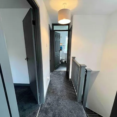Holiday home 3 Bedroom House With Parking Manchester