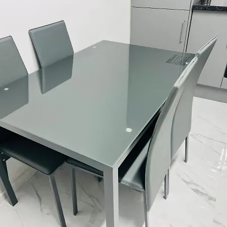 Beautiful And Homely 3 Bed House With Free Parking So Close To Man And Centre דירה מנצ'סטר