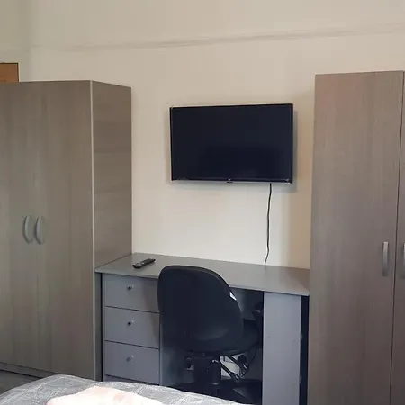 B&B Double Bedroom In Withington, M20. 2 Beds, Rm 3 *