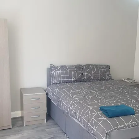 Double Bedroom In Withington, M20. 1 Db Bed, Rm 1 Oda ve Kahvaltı