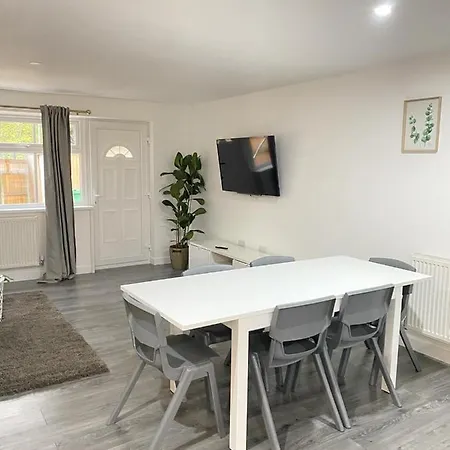 Elcot Close Private In A 4 Bed Shared House *