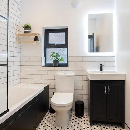 بيت للعطل Stunning Scandi 3 Bed House In Manchester-parking *
