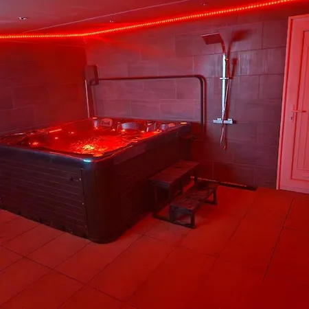 Short Stopzzz & Indoor Hot Tub アパート *