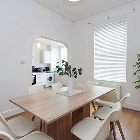 別荘 Spacious Comfortable House Close To Etihad+parking *