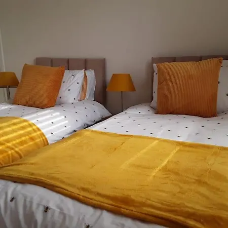 別荘 Spacious Comfortable House Close To Etihad+parking マンチェスター