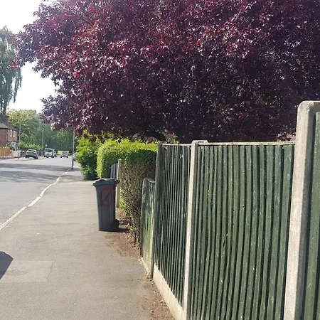 Double Bedroom In Withington, M20. 1 Db Bed, Rm 1 ベッド・アンド・ブレックファスト *