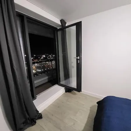 Beautiful 2 Bedroom Salford Quays 맨체스터