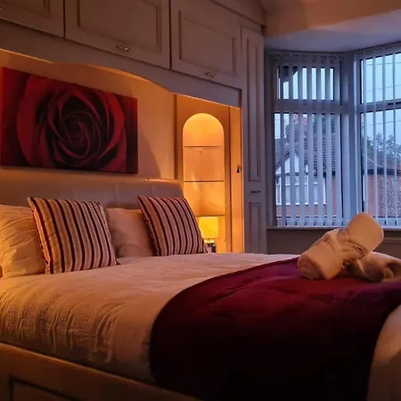 Holiday home Stunning Home. Free Parking.