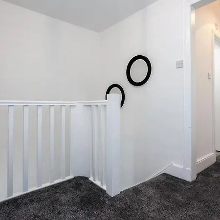 別荘 Spacious Comfortable House Close To Etihad+parking マンチェスター