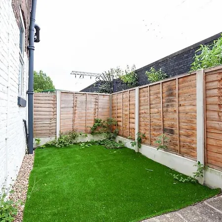 Spacious Comfortable House Close To Etihad+parking Dom wakacyjny *