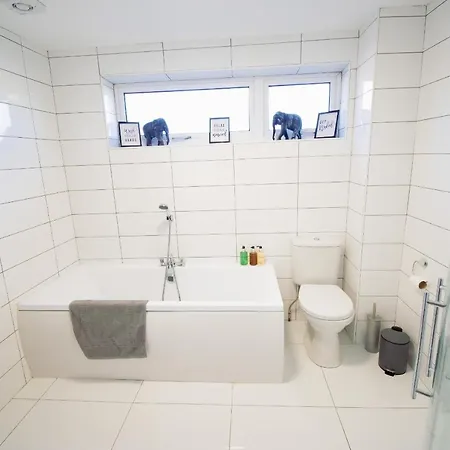בית נופש Ideal Away In Whitefield Bury *