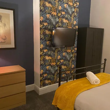 Refurbished 3 Bed House In Hébergement de vacances Manchester