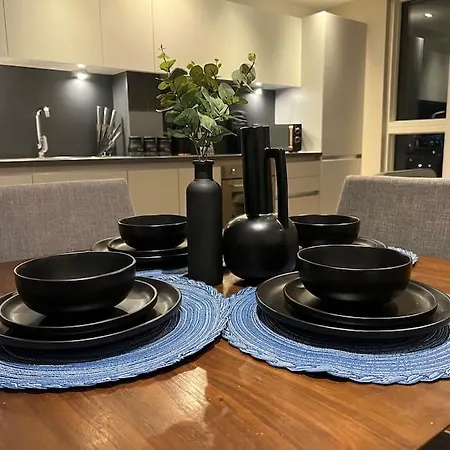 Luxury Corner Apartment, Balcony W Scenic Views * マンチェスター