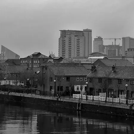 Lejlighed Ensuite Bedrooms With Shared Kitchen At Weston Hall In *