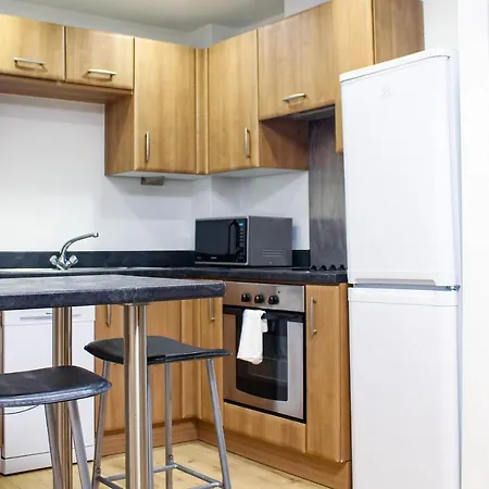 2bed Spacious Near Cc, Sleeps 5 * Manchester