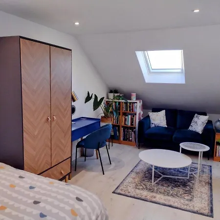 Stylish Master Ensuite In Contemporary 3 Bed Semi *