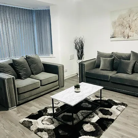 Beautiful And Homely 3 Bed House With Free Parking So Close To Man And Centre Apartment Manchester