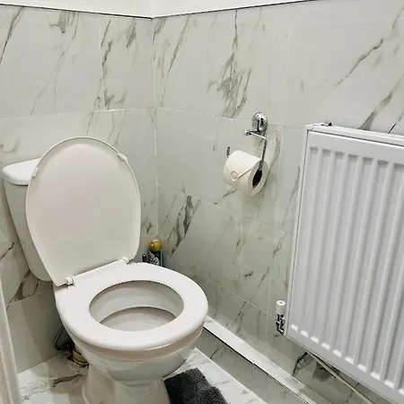 דירה Beautiful And Homely 3 Bed House With Free Parking So Close To Man And Centre מנצ'סטר