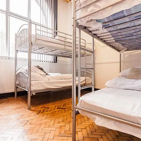 Хостел Ashton House *