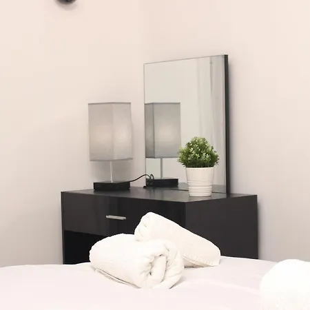 شقة 2bed Spacious Near Cc, Sleeps 5 مانشستر