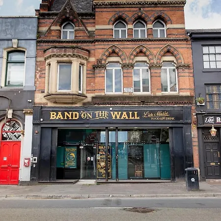 Lewis 3 Well Located Northern Quarter Sleeps Upto 8