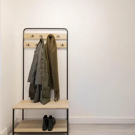 Spacious Three-bedroom House By Real Lush Properties In Plant Hill House * Manchester