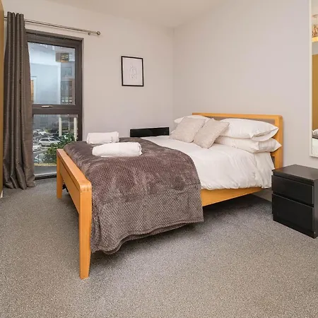 Charming 2-bed Flat With Balcony In New Islington Manchester