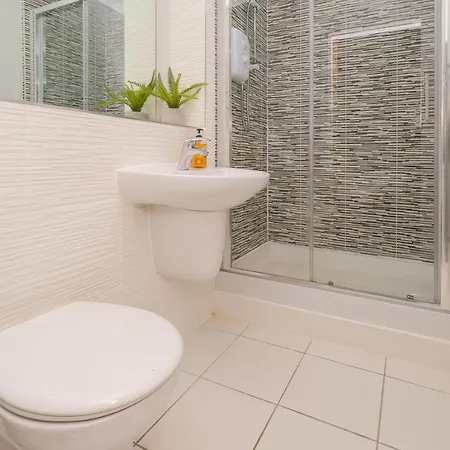 Charming 2-bed Flat With Balcony In New Islington * Manchester