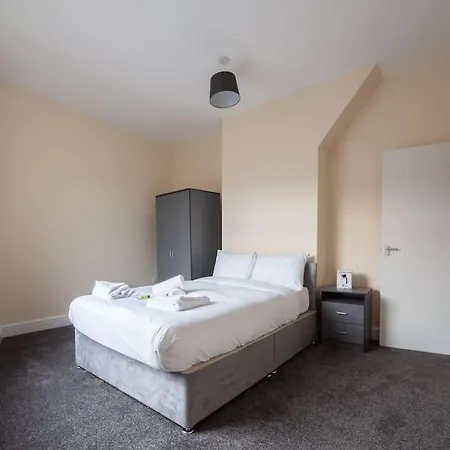 Spacious 2 Bedroom House マンチェスター
