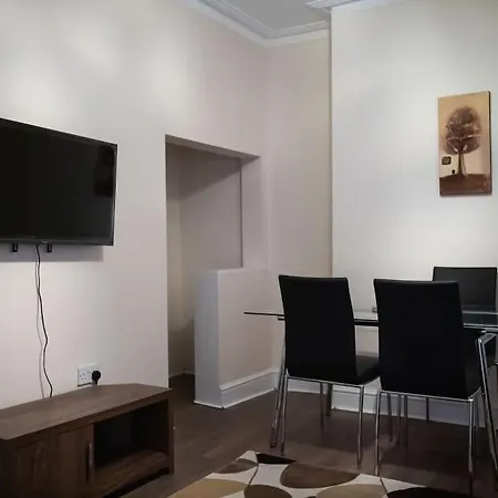 Spacious 2 Bedroom House *
