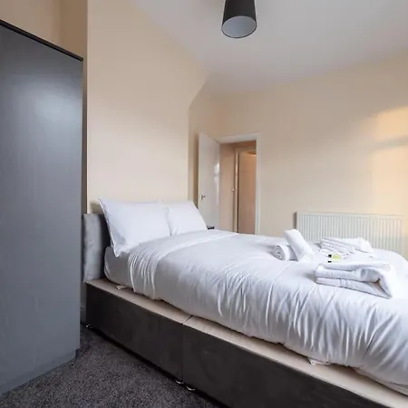 アパート Spacious 2 Bedroom House マンチェスター