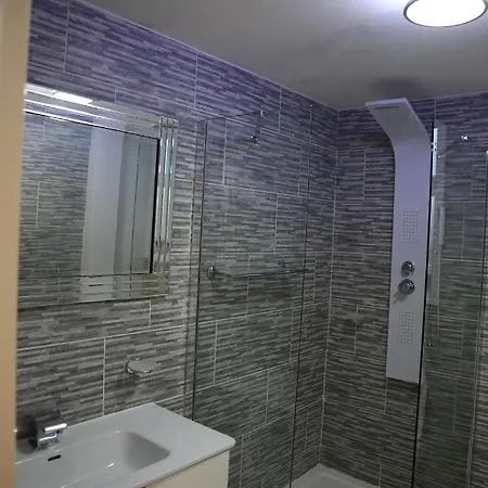 ゲストハウス Rostron House