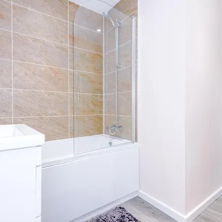 Weelky And Monthly Bookings At Cassia Unit - Telly Homes Ltd -brand New 1 Bedroom Salford, *