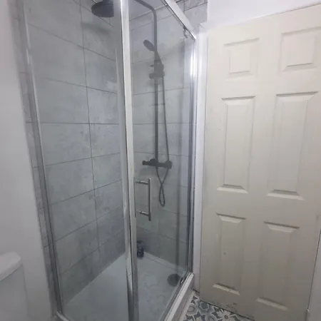 Hotel 4 With Bathroom In Levenshulme *