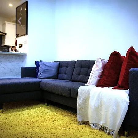 Rostron House مانشستر