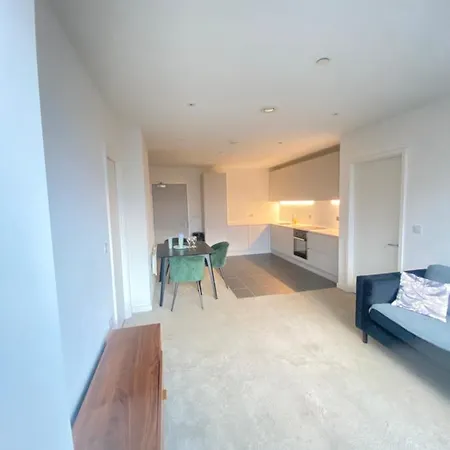 Captivating 2-bed In Salford *