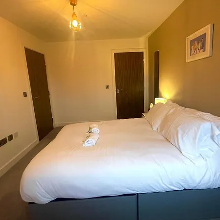Pass The Keys Modern 2 Bed Flat Centre شقة
