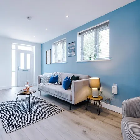 Apartman The Ecclesian - Upscale Near Trafford Centre & Eccles Train Station *
