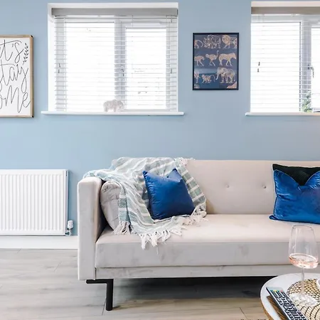 The Ecclesian - Upscale Near Trafford Centre & Eccles Train Station Apartment *