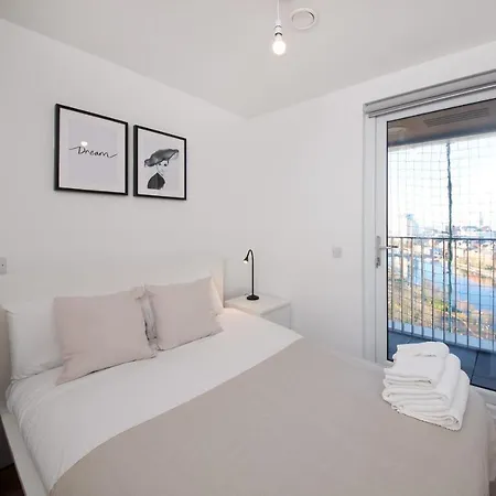 アパート Guestready - Serene Getaway In Salford