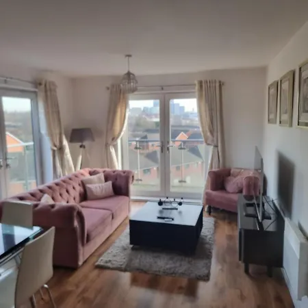 Impeccable 2-bed In Salford
