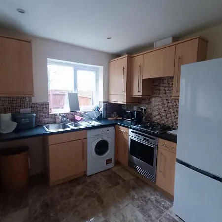 Modern Comfy 3bd House With Parking *