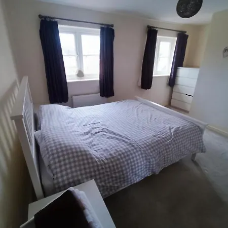 Modern Comfy 3bd House With Parking 맨체스터