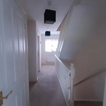 Modern Comfy 3bd House With Parking * 맨체스터