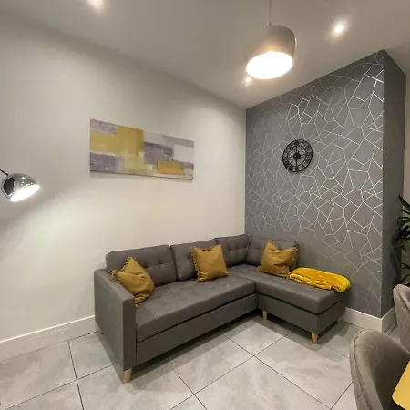 Bright 4 Bedroom House With Free Parking 펜션 맨체스터