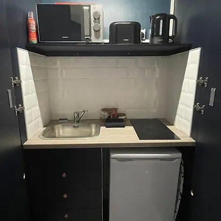 Deluxe In 20 Percent Off For Drake Concert Attendees! Apartment