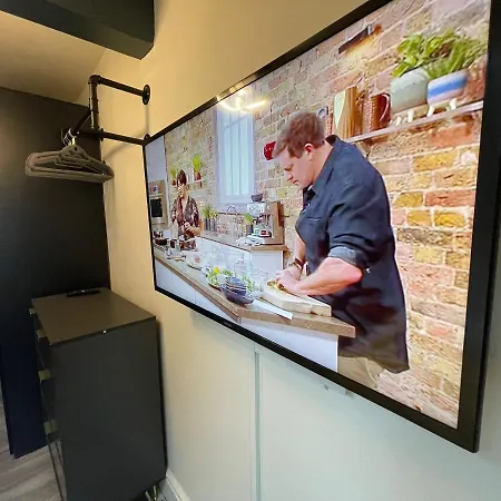 Apartment Deluxe In 20 Percent Off For Drake Concert Attendees!