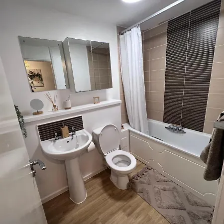 City Centre 2 Bedroom 公寓 *