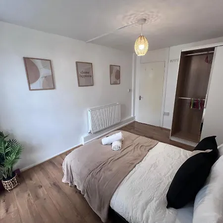 City Centre 2 Bedroom 公寓 *